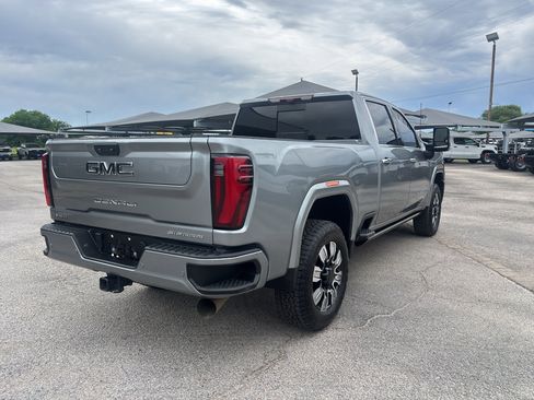 Used 2024 GMC Sierra 2500 Denali Ultimate AWD/4WD image 5