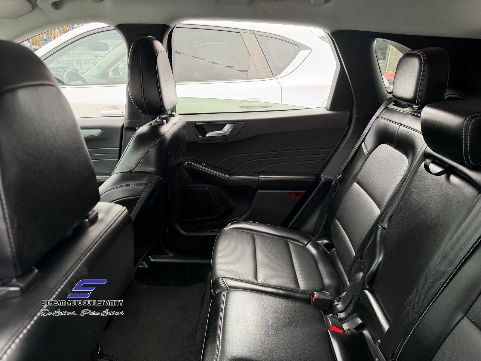 Used 2025 Ford Escape Platinum AWD/4WD image 16