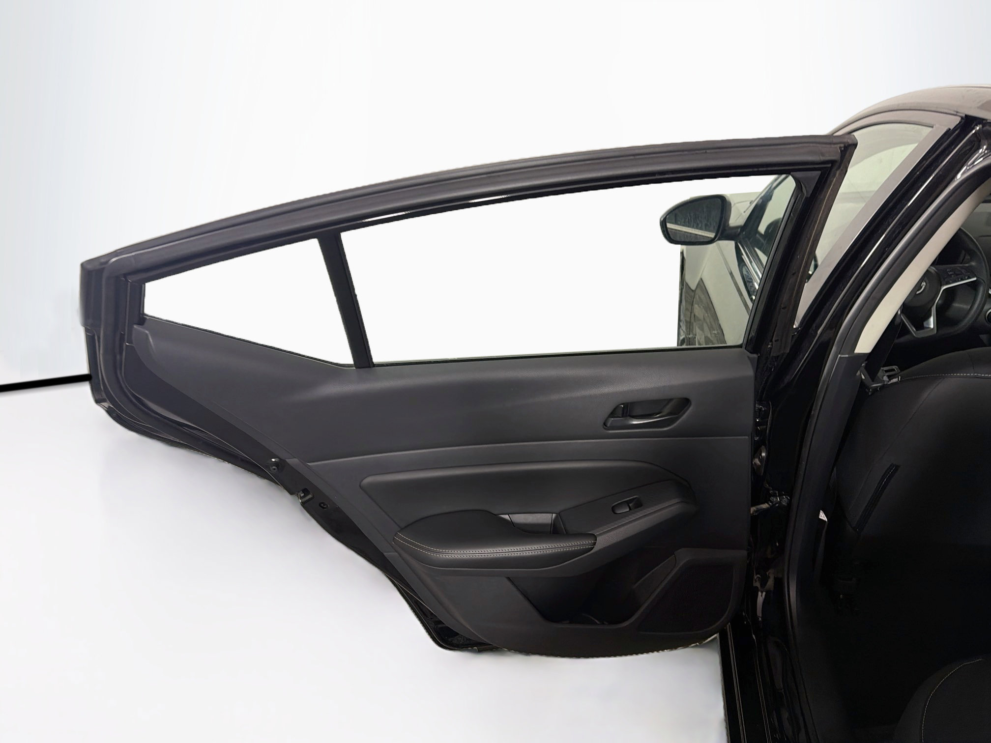 Used 2025 Nissan Altima 2.5 SV FWD image 25