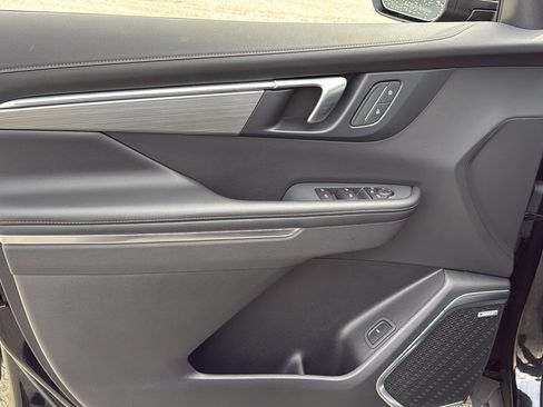 Used 2025 Buick Enclave Preferred image 10