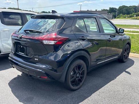 Used 2023 Nissan Kicks SR w/ SR Premium Package FWD image 7