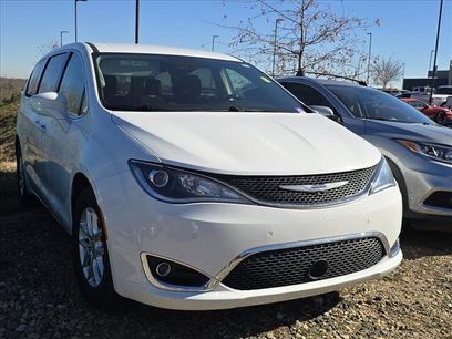 Used 2020 Chrysler Pacifica Touring w/ Advanced Safetytec Group