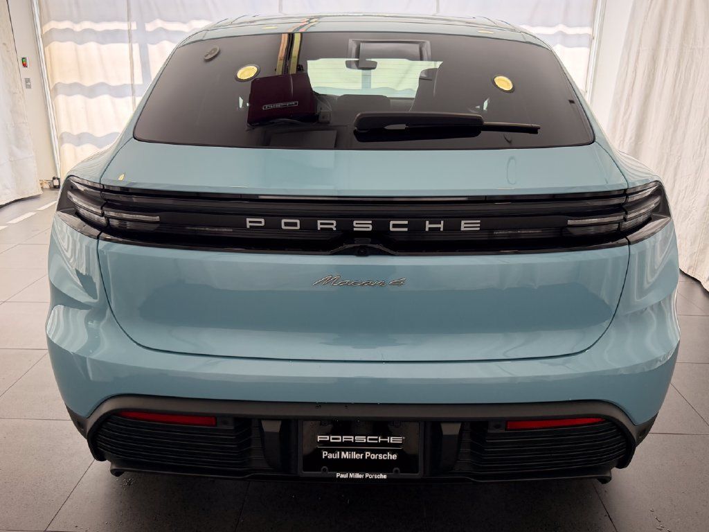 Used 2026 Porsche Macan 4 Electric AWD/4WD image 8