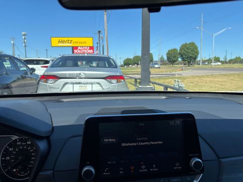 Used 2025 Nissan Altima 2.5 SV FWD image 17