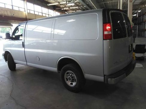 Used 2023 GMC Savana 2500 w/ Driver Convenience Package RWD image 3