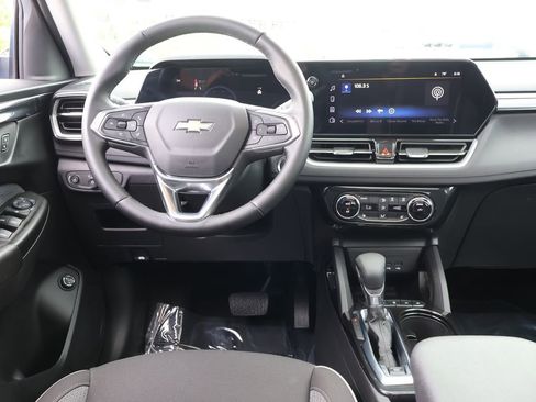 Used 2024 Chevrolet TrailBlazer LT w/ Convenience Package FWD image 20