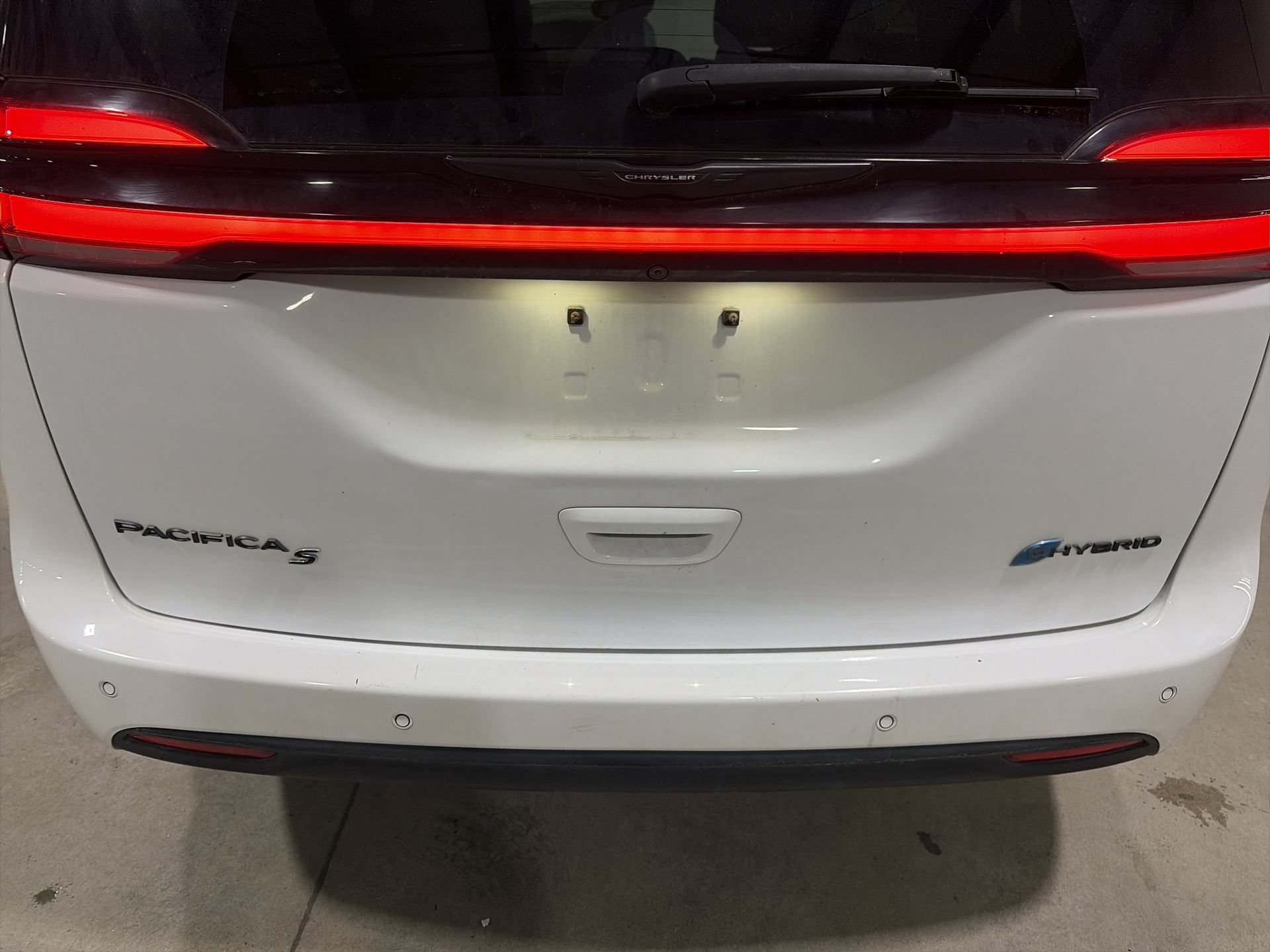 Used 2024 Chrysler Pacifica Premium FWD image 34