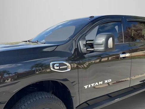 Used 2017 Nissan Titan SV AWD/4WD image 2
