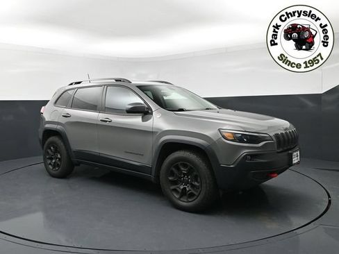 Used 2019 Jeep Cherokee Trailhawk w/ Cold Weather Group AWD/4WD image 1