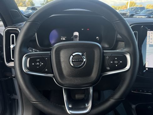 Used 2023 Volvo C40 P8 Recharge Ultimate image 17