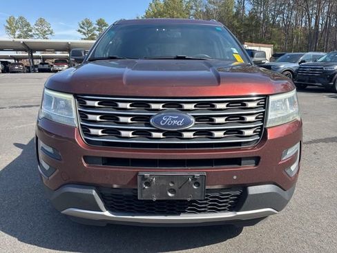 Used 2016 Ford Explorer XLT w/ Equipment Group 202A image 8