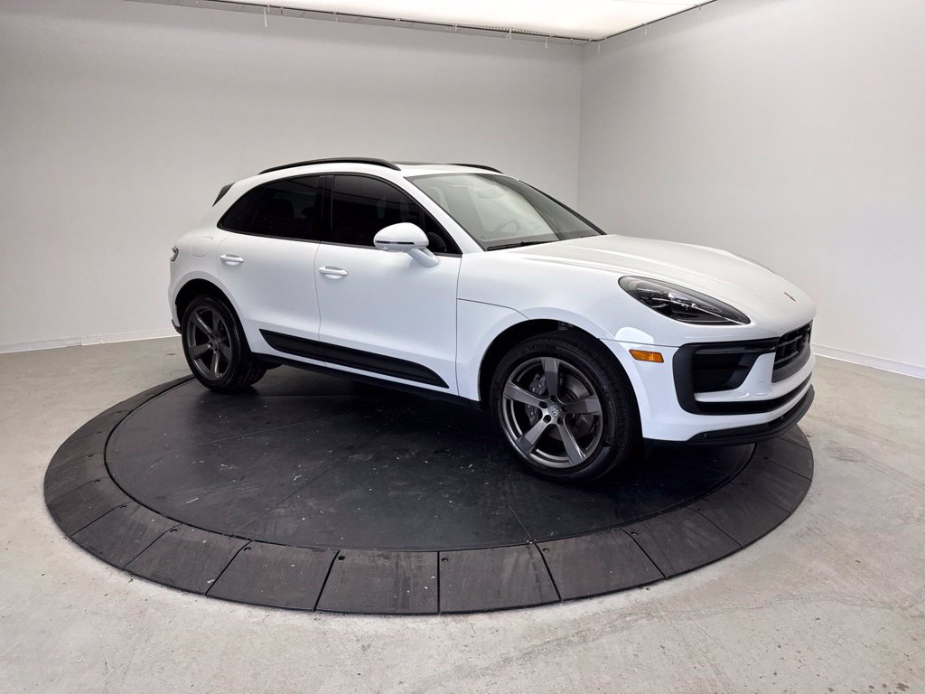 Certified 2024 Porsche Macan AWD/4WD image 9