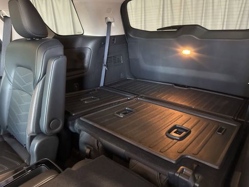 Used 2023 Nissan Pathfinder Platinum FWD image 18