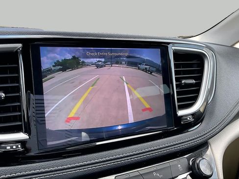 Used 2023 Chrysler Pacifica Touring-L FWD image 28