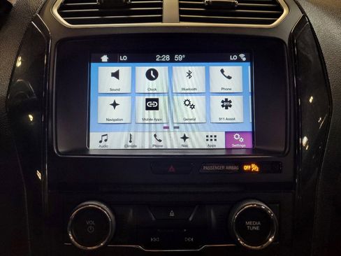 Used 2017 Ford Explorer XLT w/ Equipment Group 201A FWD image 25