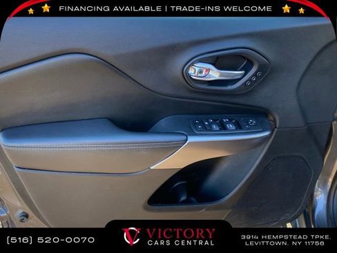 Used 2019 Jeep Cherokee Limited w/ Luxury Group image 7