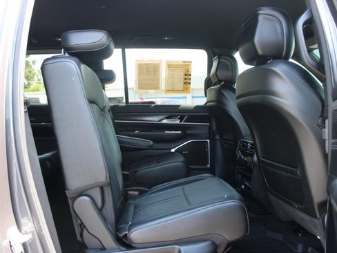 Used 2024 Jeep Wagoneer Series II AWD/4WD image 38