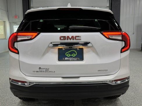 Certified 2024 GMC Terrain SLT w/ Infotainment Package II AWD/4WD image 4