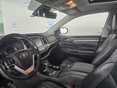 Used 2017 Toyota Highlander XLE image 12