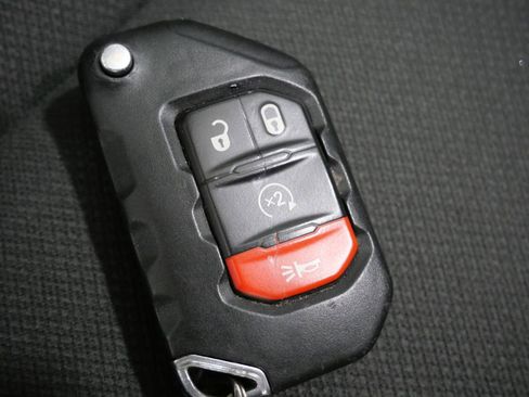 Used 2022 Jeep Wrangler Unlimited Sport AWD/4WD image 30