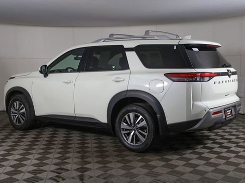Used 2023 Nissan Pathfinder SL AWD/4WD image 10