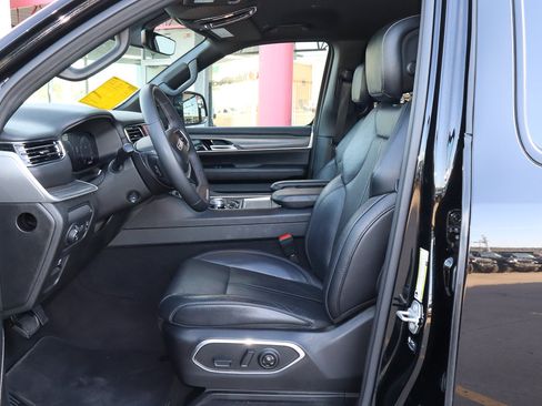 Used 2024 Jeep Wagoneer Series II w/ Flexible Seating Group AWD/4WD image 7