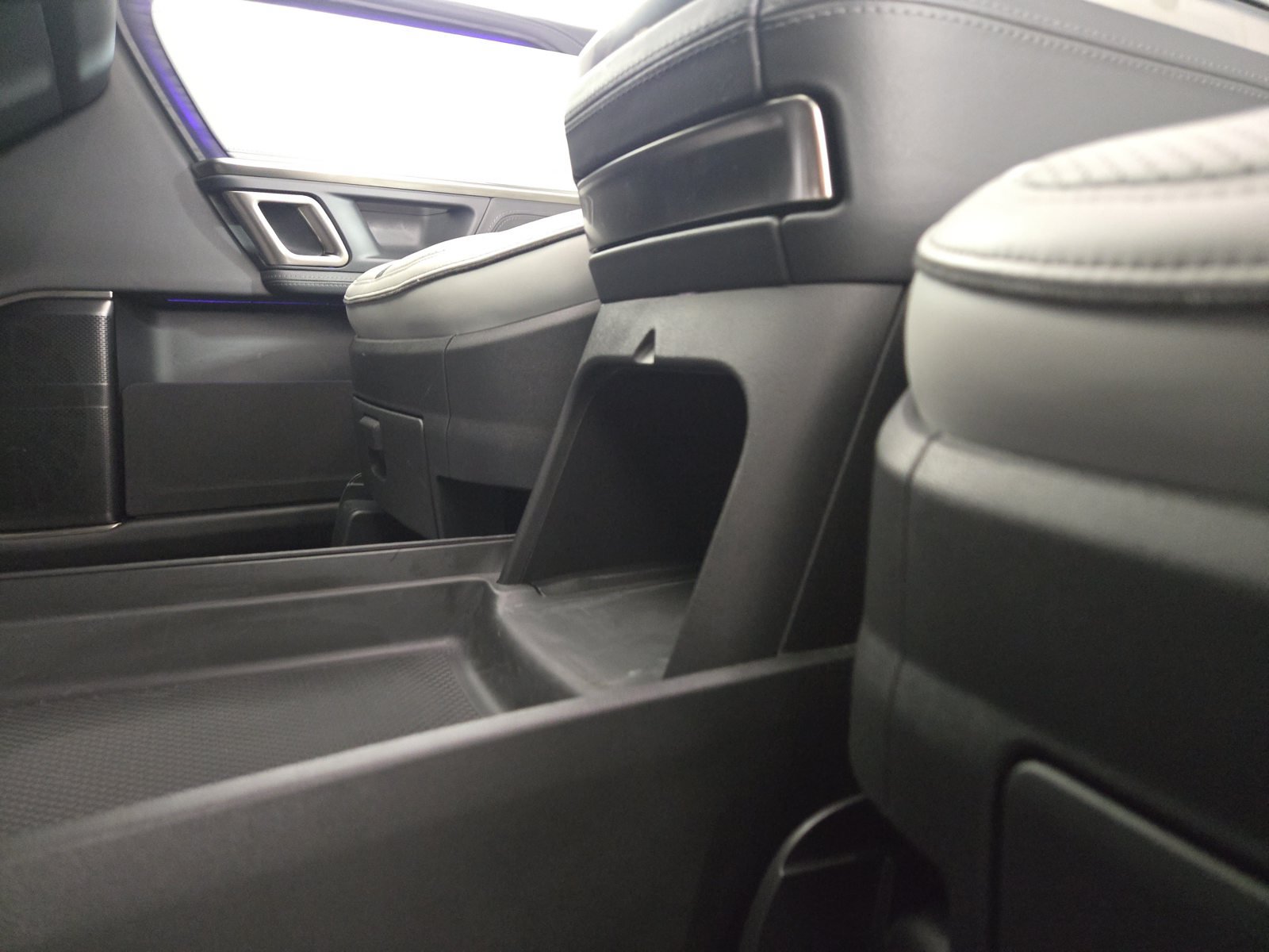 Used 2024 Rivian R1S Adventure Quad AWD/4WD image 33