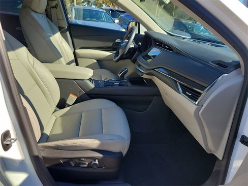Used 2023 Cadillac XT4 Premium Luxury image 49