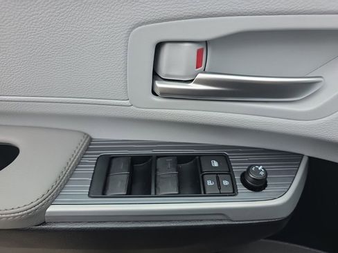 Used 2025 Toyota Sienna XLE image 22