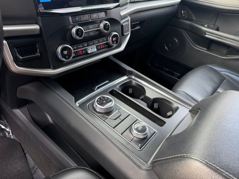 Used 2024 Ford Expedition XLT image 13