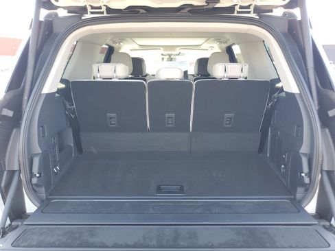 New 2026 Lincoln Navigator Reserve AWD/4WD image 32