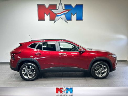 Used 2025 Chevrolet Trax LT image 1