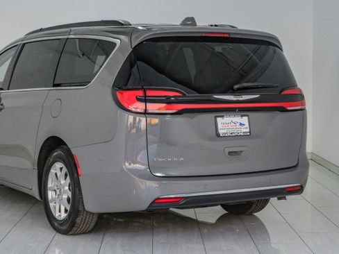 Used 2022 Chrysler Pacifica Touring-L image 48