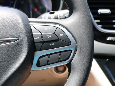Used 2023 Chrysler Voyager LX FWD image 19