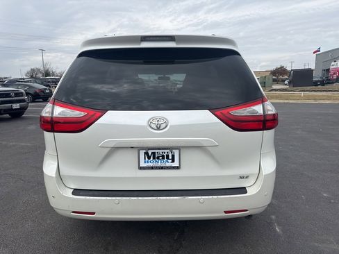 Used 2016 Toyota Sienna XLE image 4