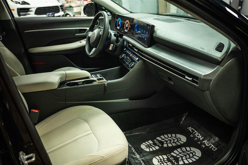 Used 2025 Hyundai Sonata SEL FWD image 13