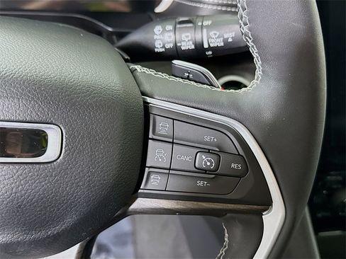 Used 2023 Jeep Grand Cherokee L Limited w/ Luxury Tech Group II image 23