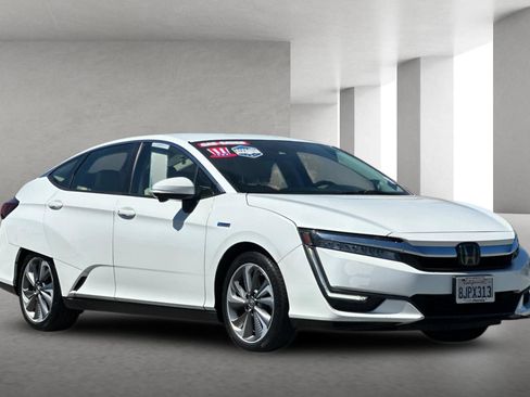 Used 2018 Honda Clarity Plug-In Hybrid image 2