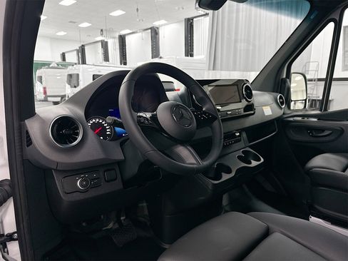 New 2025 Mercedes-Benz Sprinter 2500 image 10