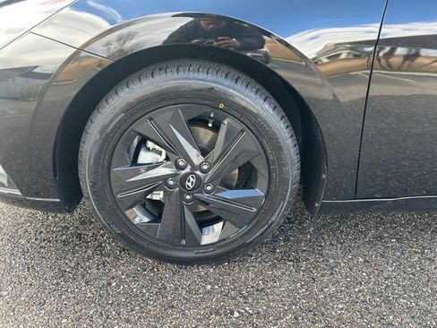 Certified 2023 Hyundai Elantra SEL image 30