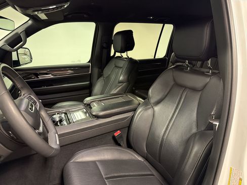 Used 2022 Jeep Wagoneer Series III AWD/4WD image 4