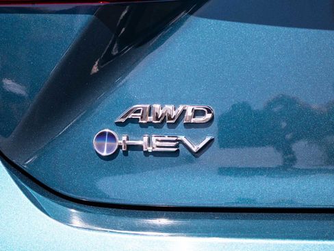 Used 2025 Toyota Camry SE image 13
