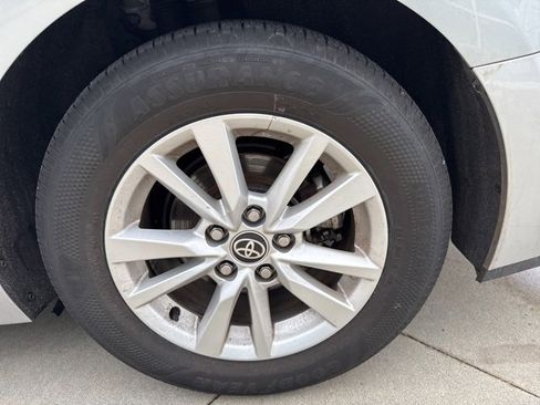 Used 2025 Toyota Camry LE image 12