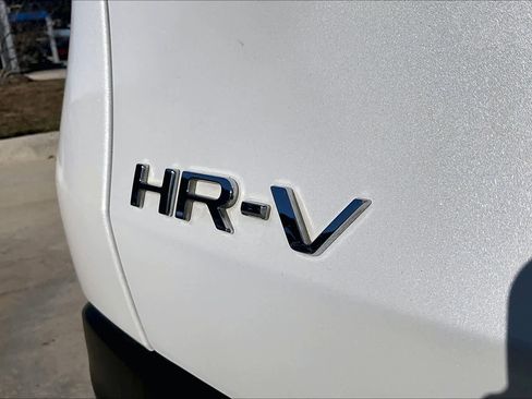 Used 2023 Honda HR-V LX image 10