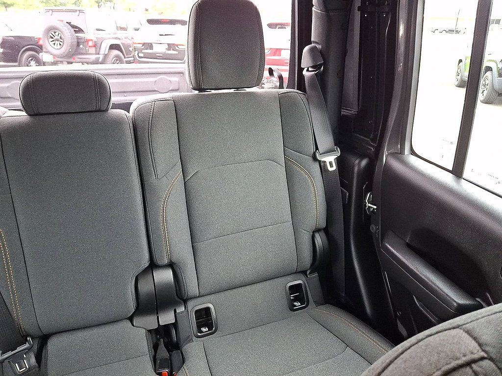 Used 2025 Jeep Gladiator Sport AWD/4WD image 14