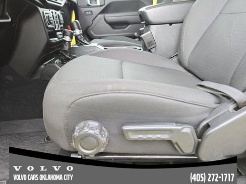 Used 2023 Jeep Gladiator Sport AWD/4WD image 18