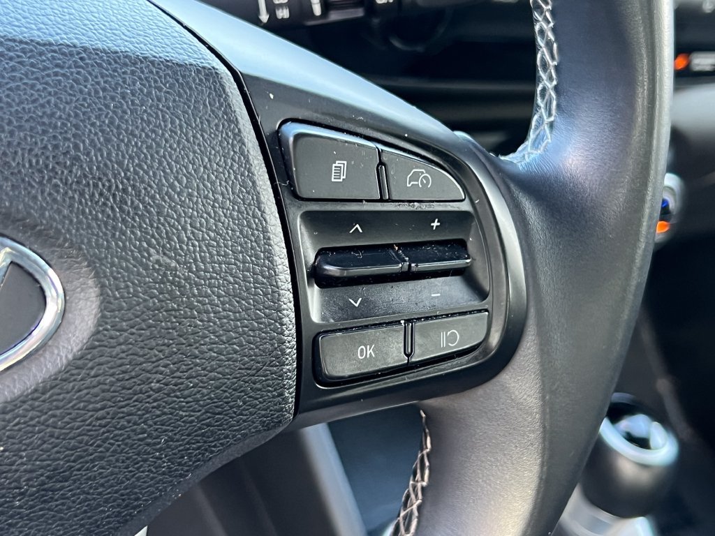 Used 2025 Hyundai Venue SEL FWD image 22