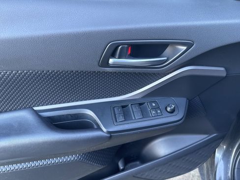 Used 2020 Toyota C-HR LE image 5