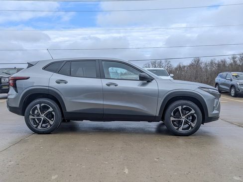 New 2026 Chevrolet Trax RS w/ Sunroof Package image 6
