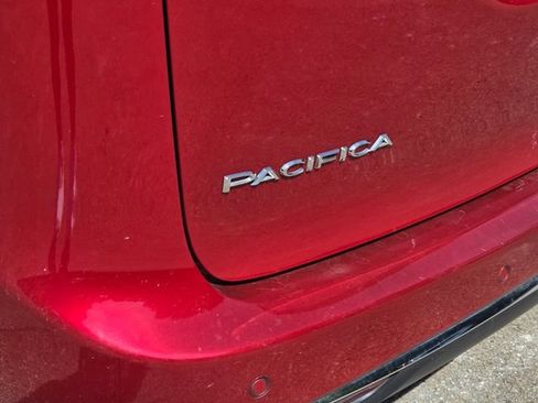Used 2025 Chrysler Pacifica Select FWD image 8